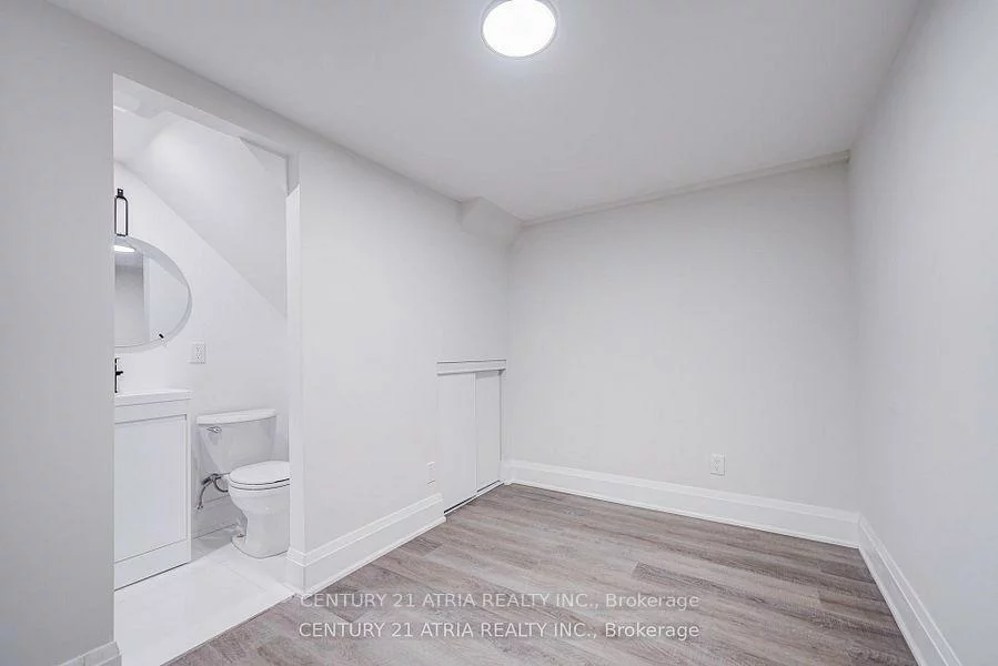 33, Sir Brandiles, Markham Village, Markham