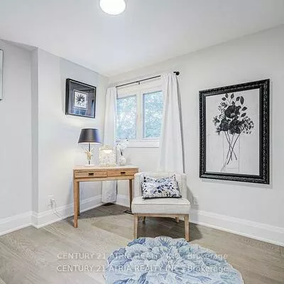33, Sir Brandiles, Markham Village, Markham