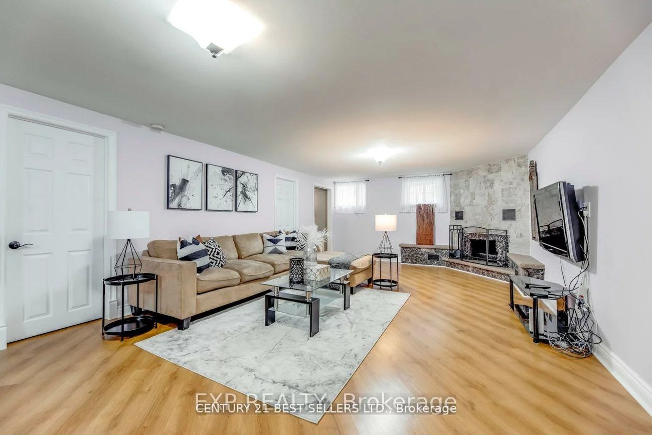 12, Bowshelm, Streetsville, Mississauga
