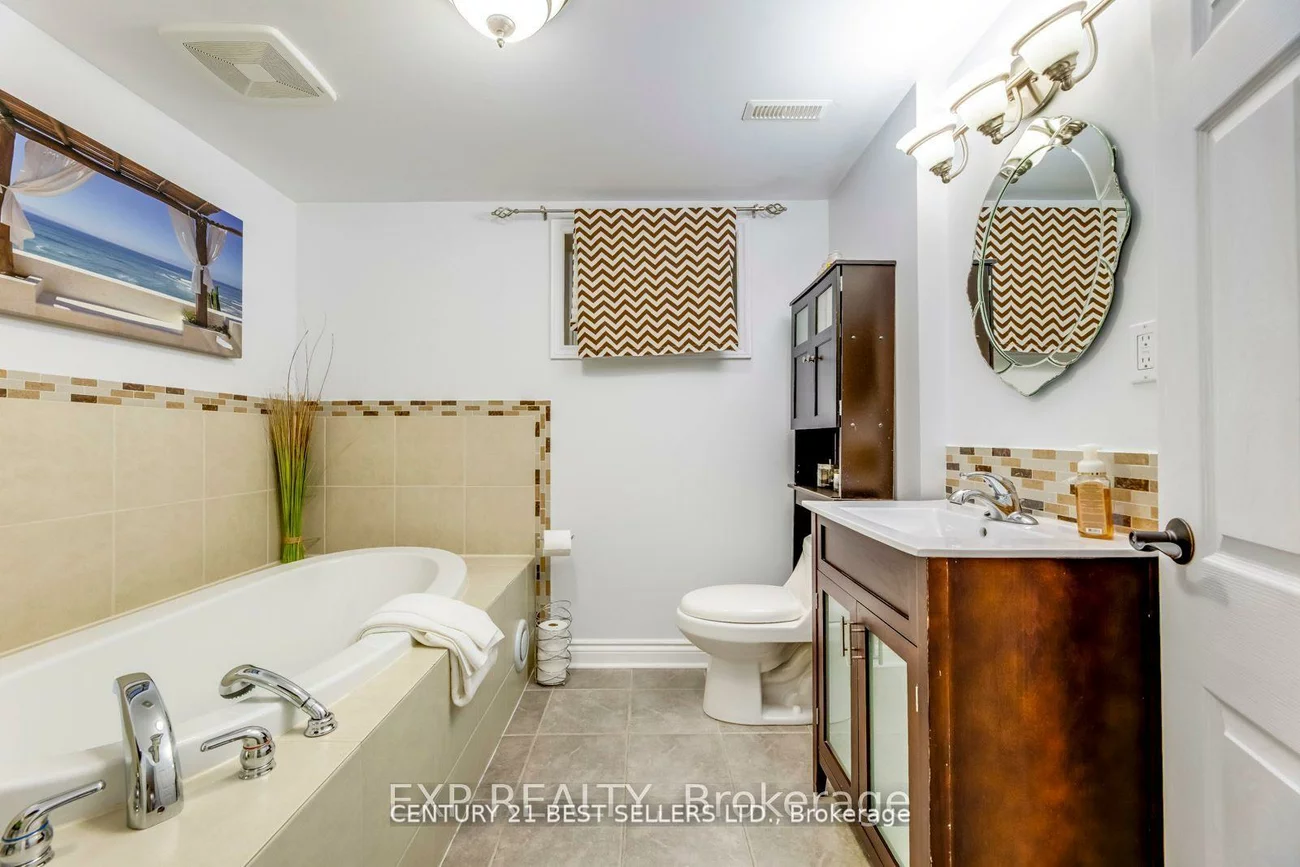 12, Bowshelm, Streetsville, Mississauga