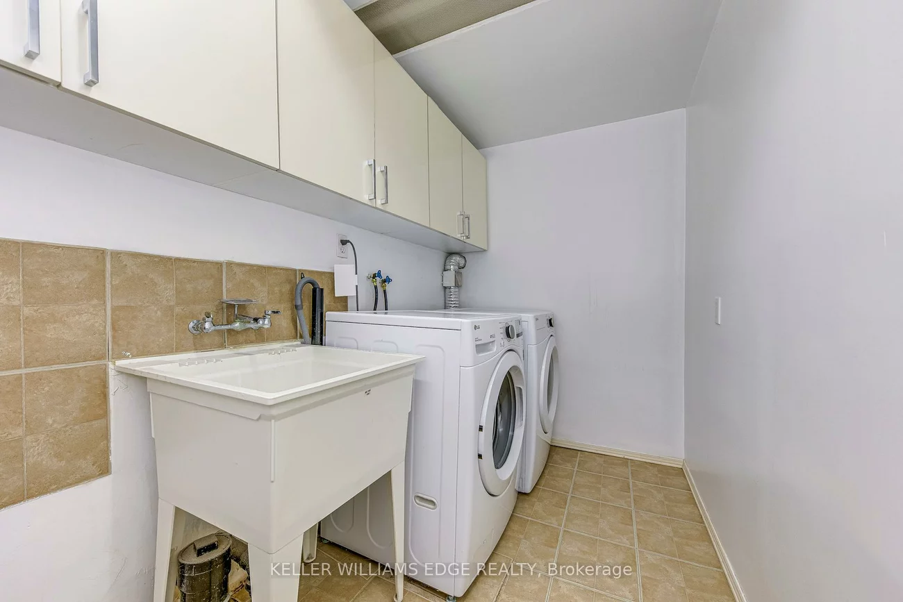 2677, Lindholm, Central Erin Mills, Mississauga
