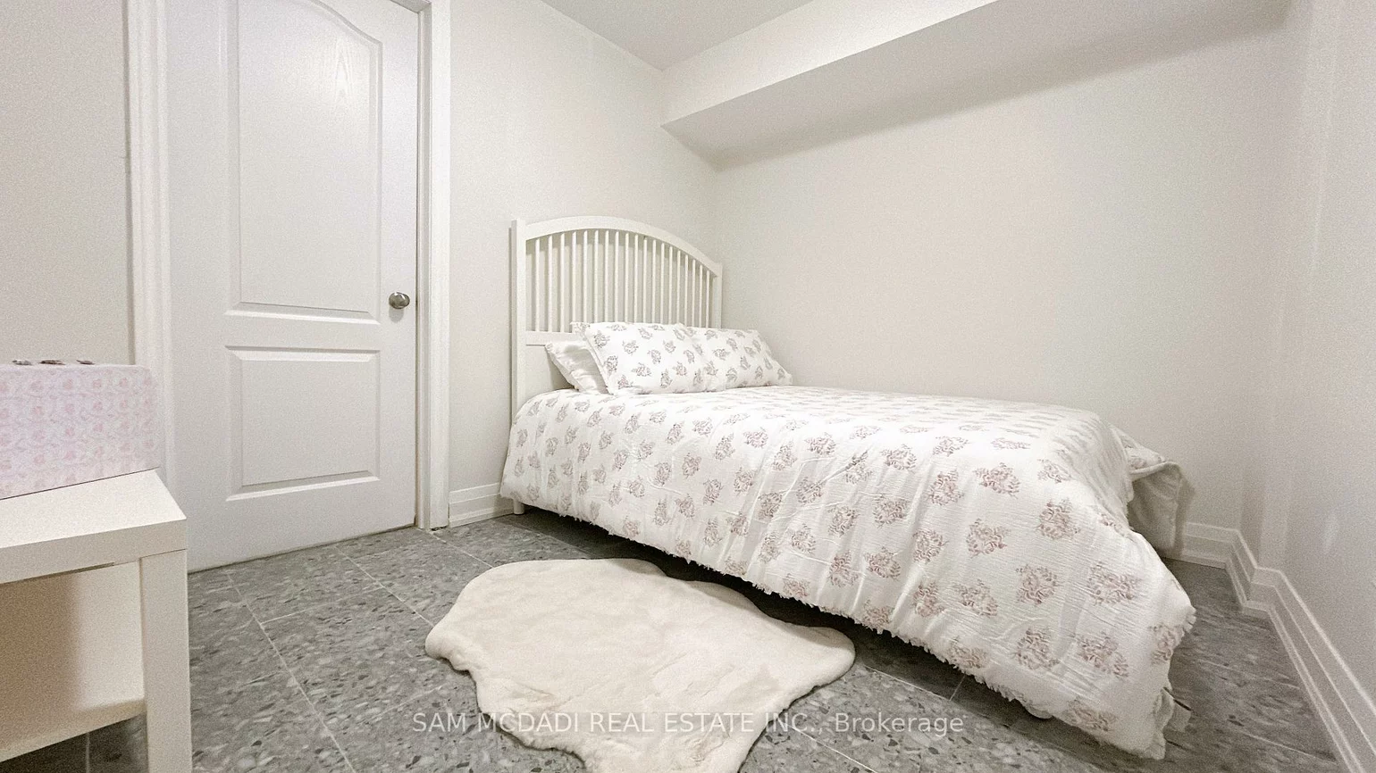 565, Indian Summer, Hurontario, Mississauga