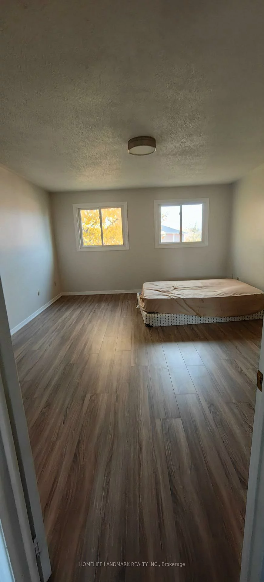 585, Yorkminster, Hurontario, Mississauga