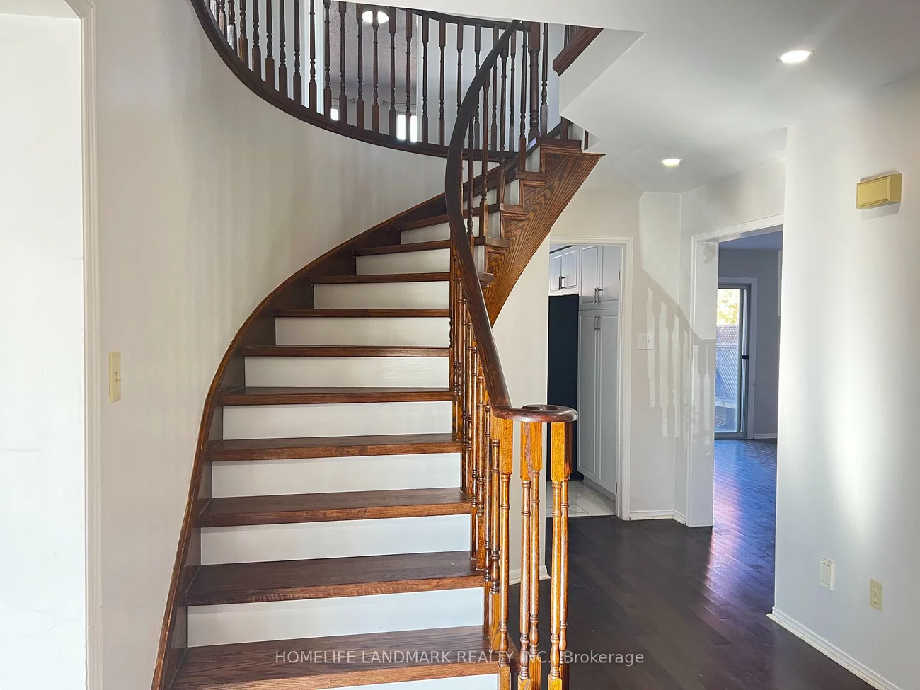 585, Yorkminster, Hurontario, Mississauga
