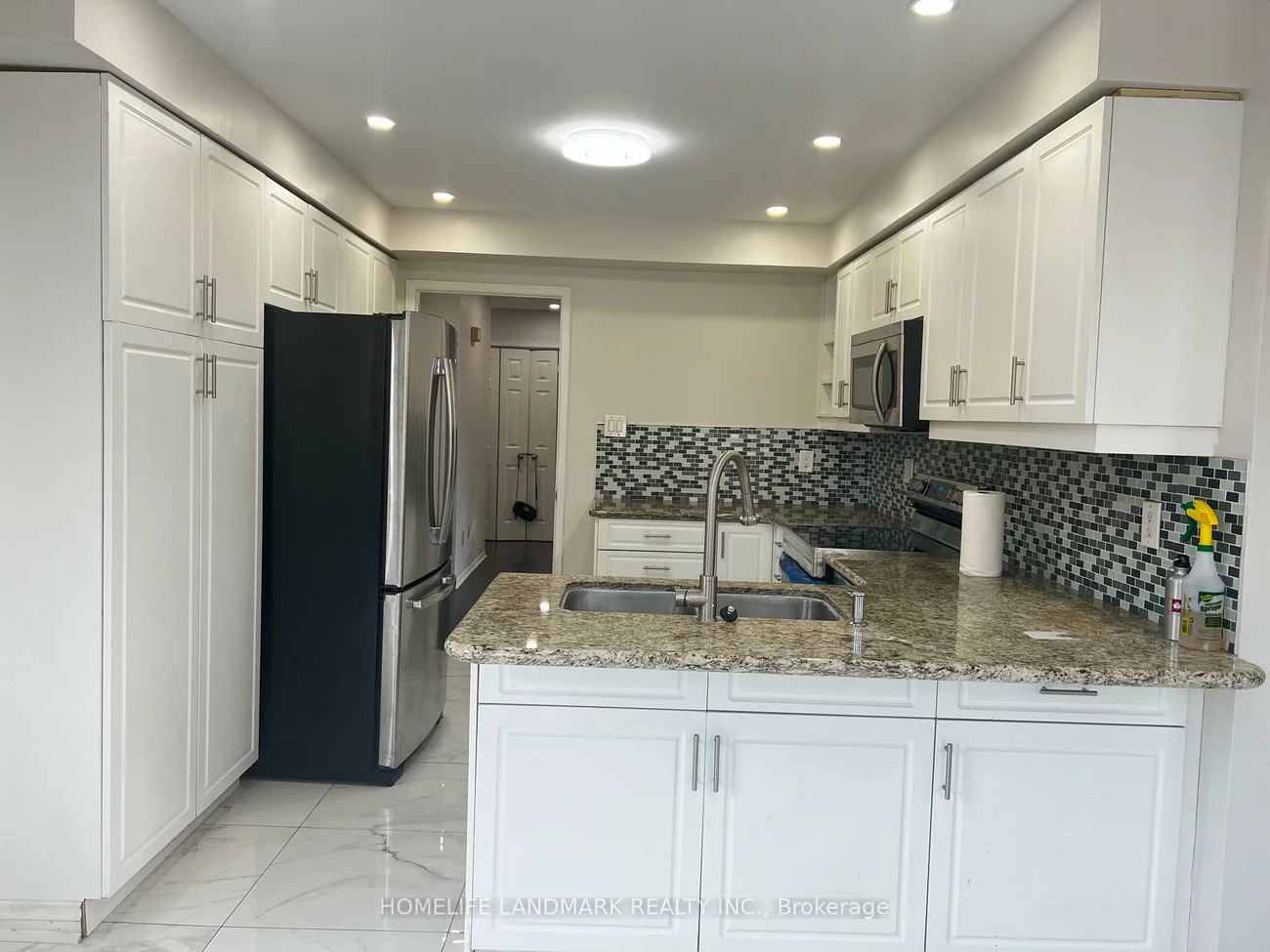 585, Yorkminster, Hurontario, Mississauga