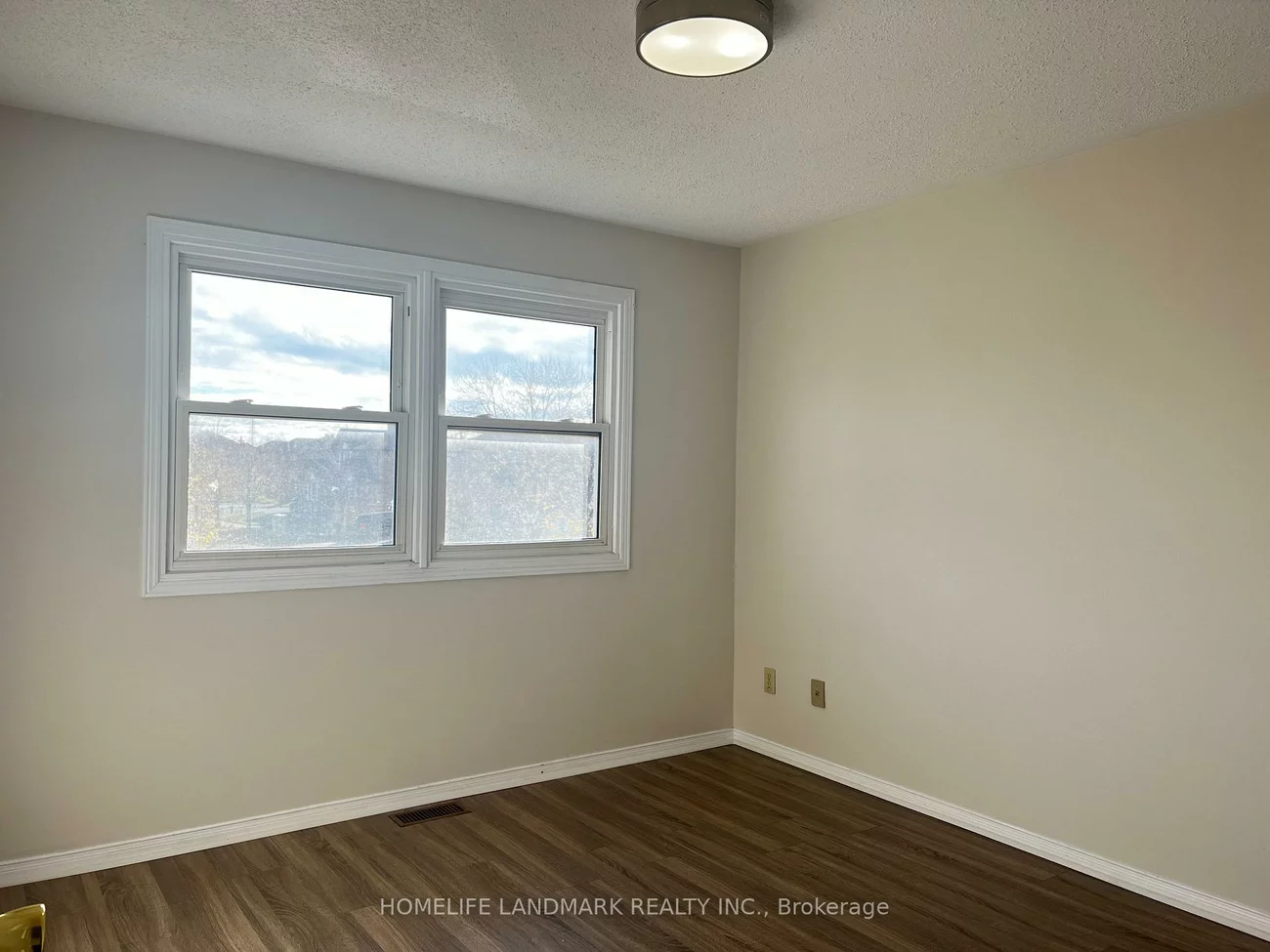 585, Yorkminster, Hurontario, Mississauga