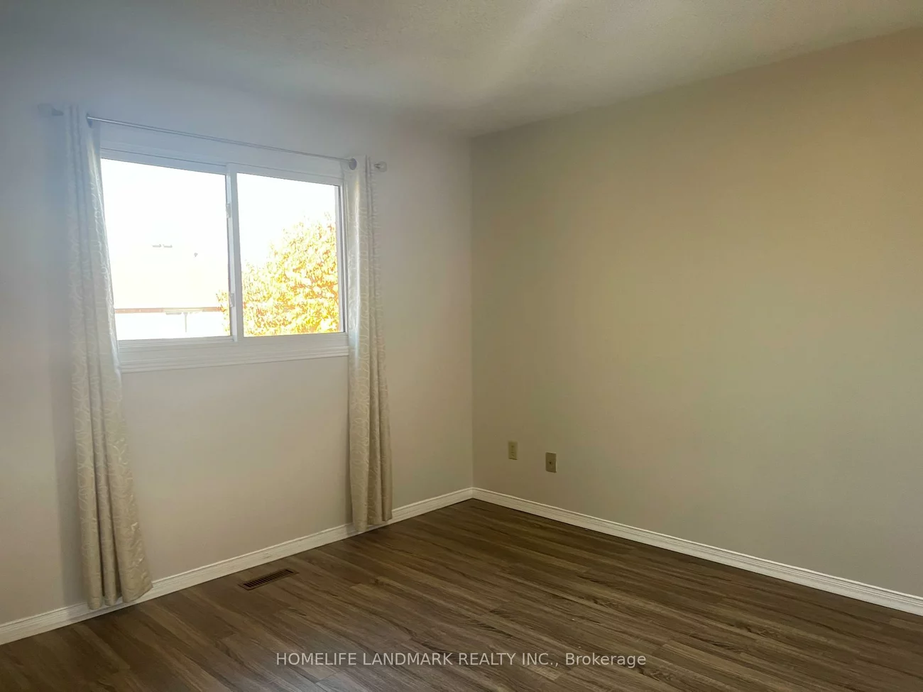 585, Yorkminster, Hurontario, Mississauga