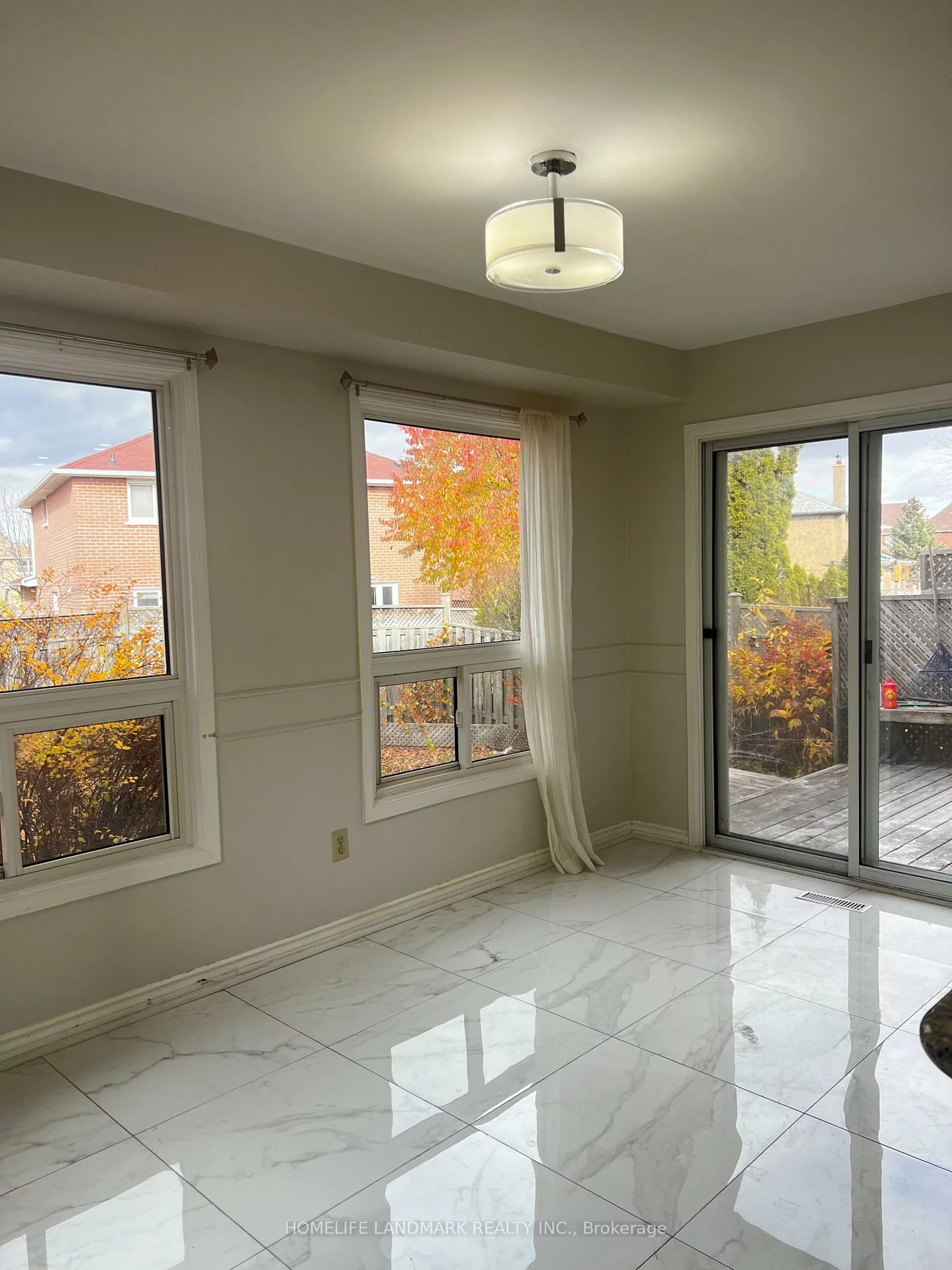 585, Yorkminster, Hurontario, Mississauga