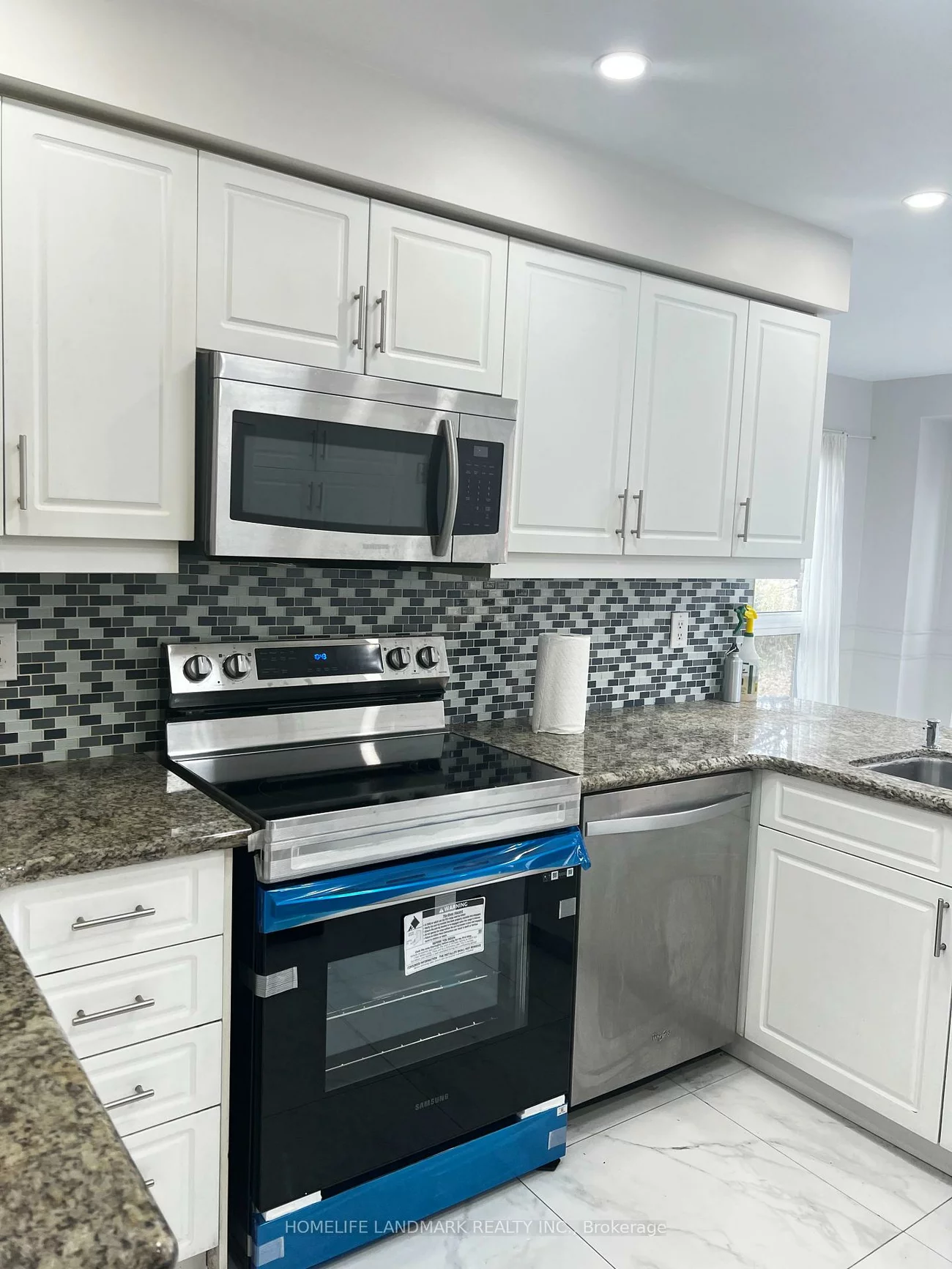 585, Yorkminster, Hurontario, Mississauga