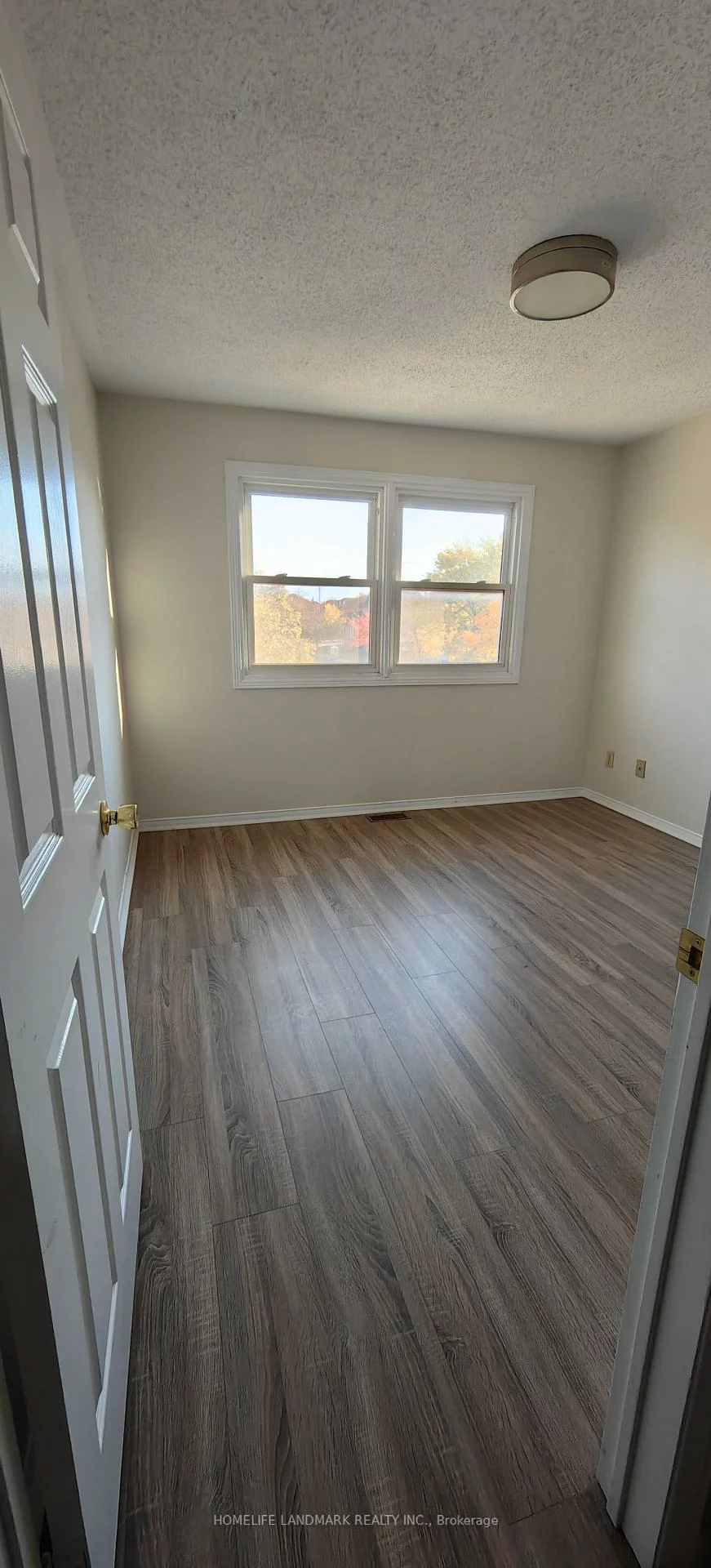 585, Yorkminster, Hurontario, Mississauga