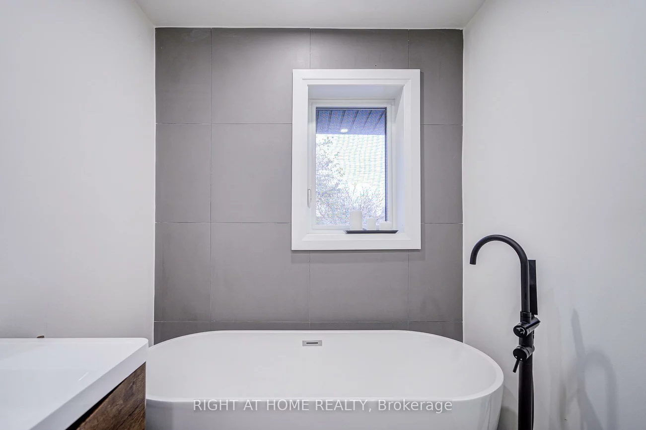 1368, Strathy, Lakeview, Mississauga