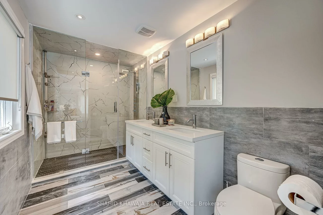 1590, Yew, Sheridan, Mississauga