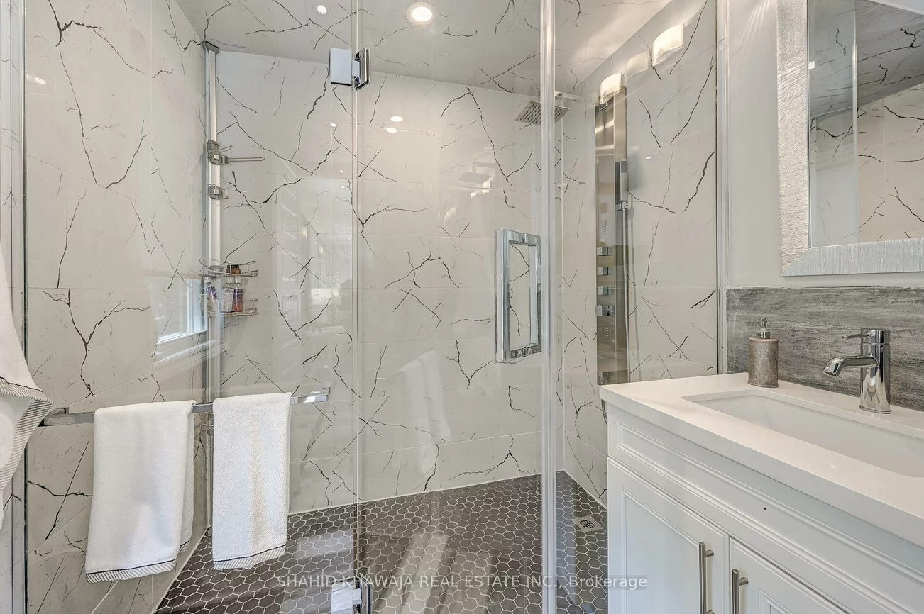 1590, Yew, Sheridan, Mississauga