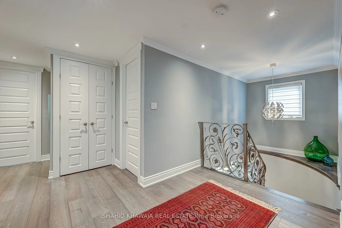 1590, Yew, Sheridan, Mississauga