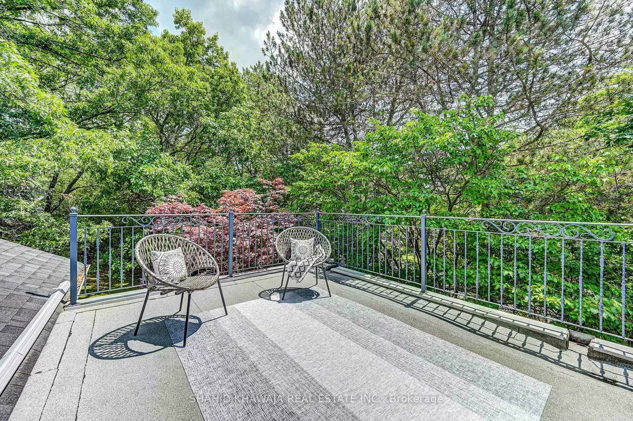 1590, Yew, Sheridan, Mississauga