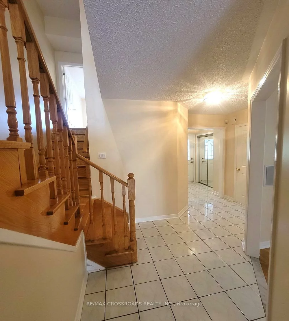 5483, Cosmic, Hurontario, Mississauga