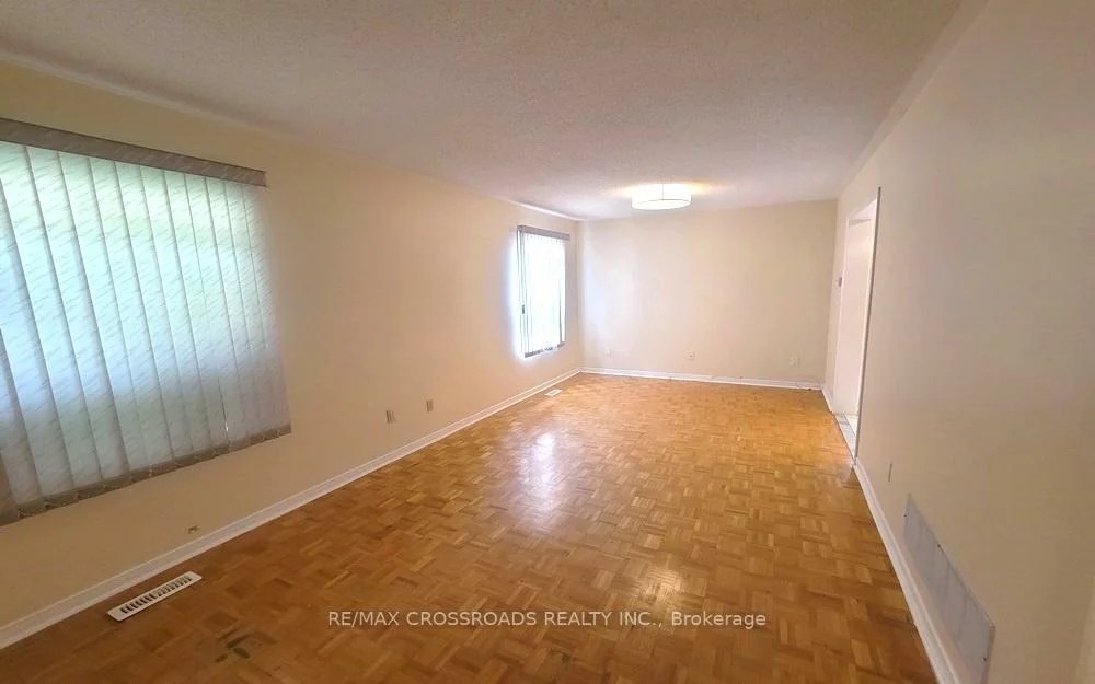 5483, Cosmic, Hurontario, Mississauga