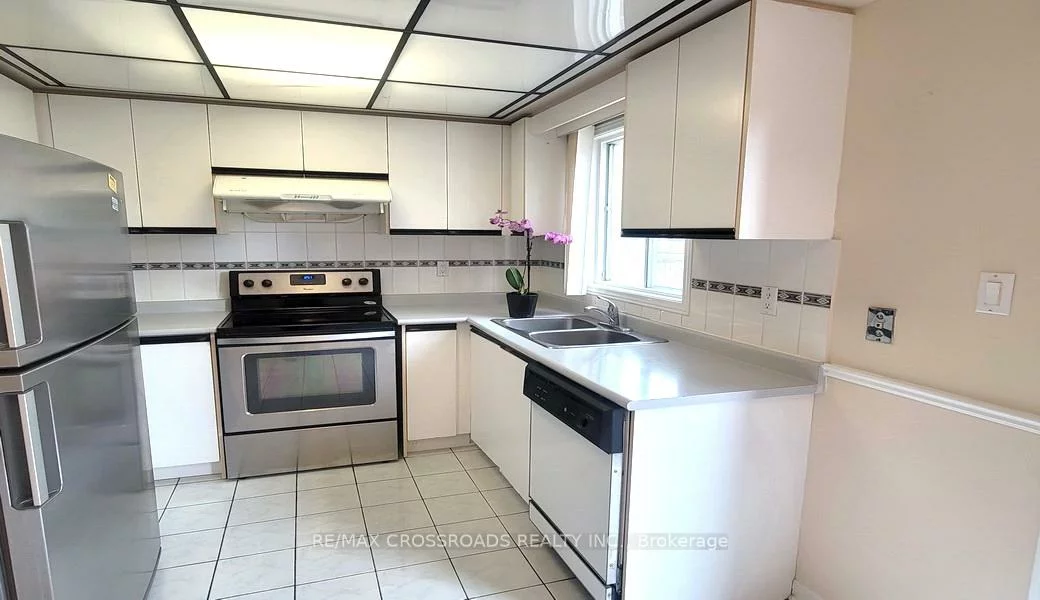 5483, Cosmic, Hurontario, Mississauga