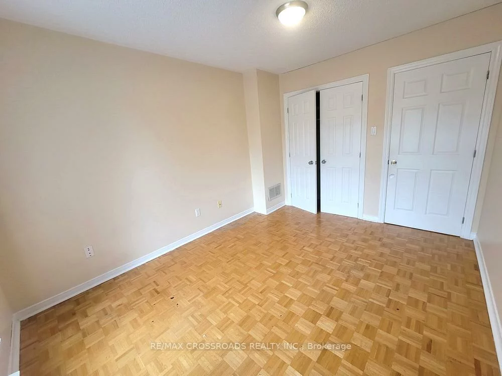 5483, Cosmic, Hurontario, Mississauga
