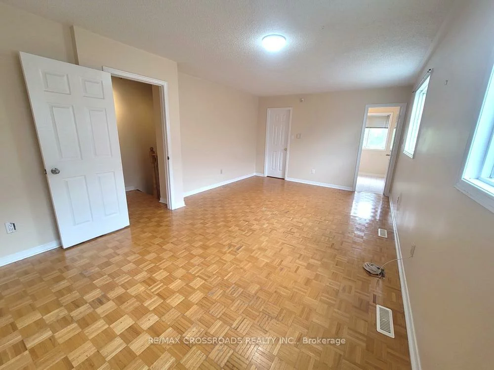 5483, Cosmic, Hurontario, Mississauga