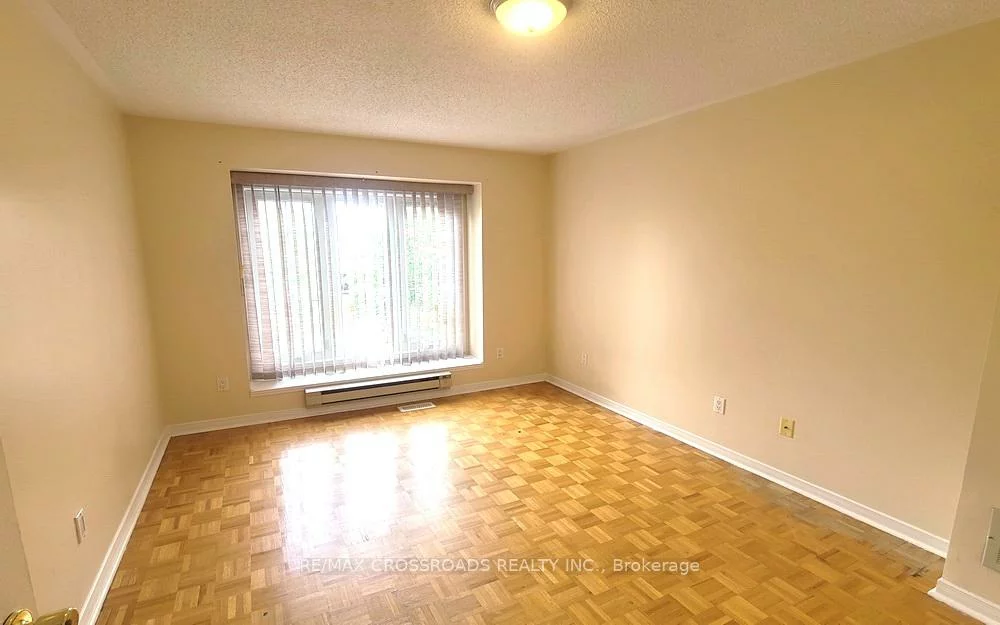 5483, Cosmic, Hurontario, Mississauga