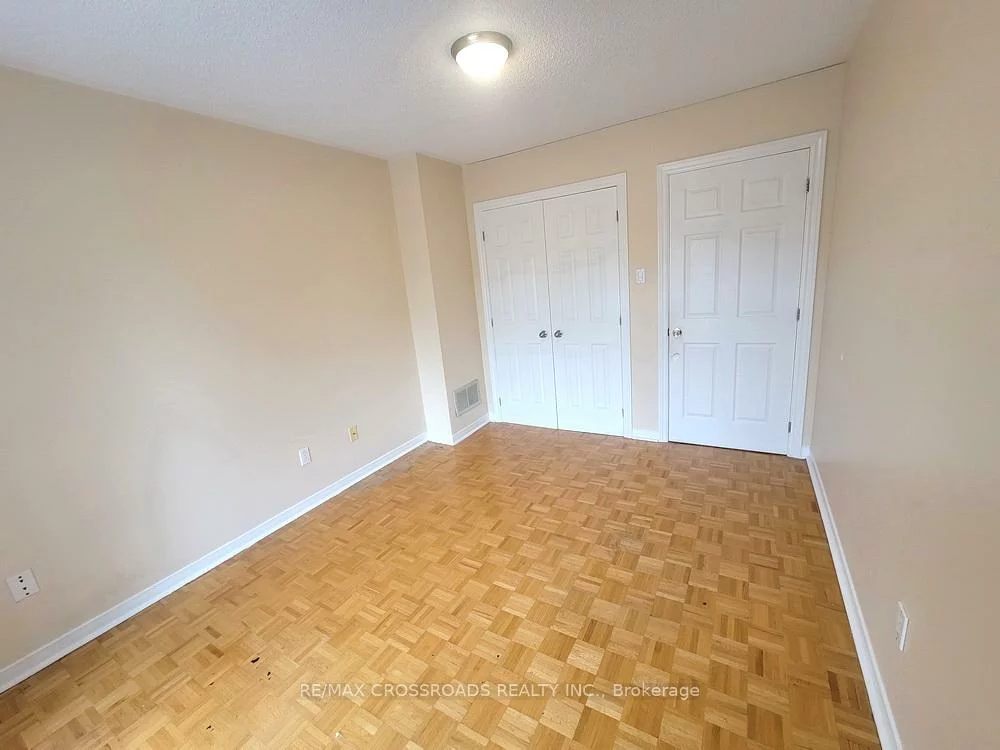 5483, Cosmic, Hurontario, Mississauga