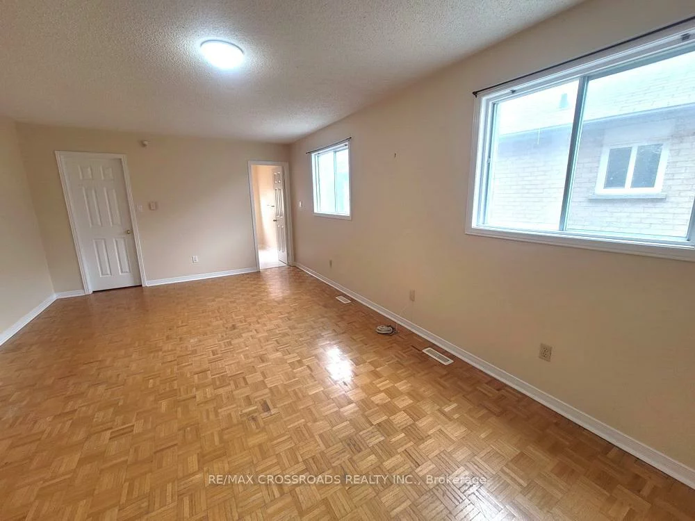 5483, Cosmic, Hurontario, Mississauga
