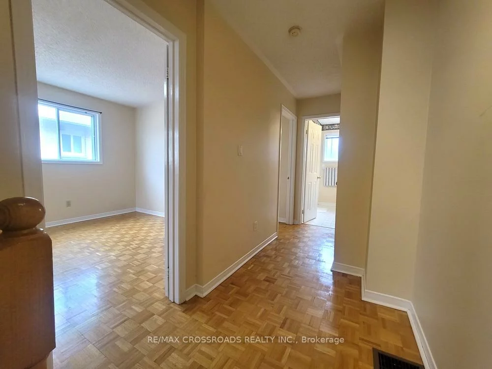 5483, Cosmic, Hurontario, Mississauga