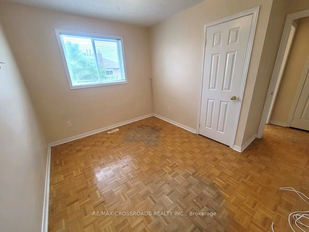 5483, Cosmic, Hurontario, Mississauga