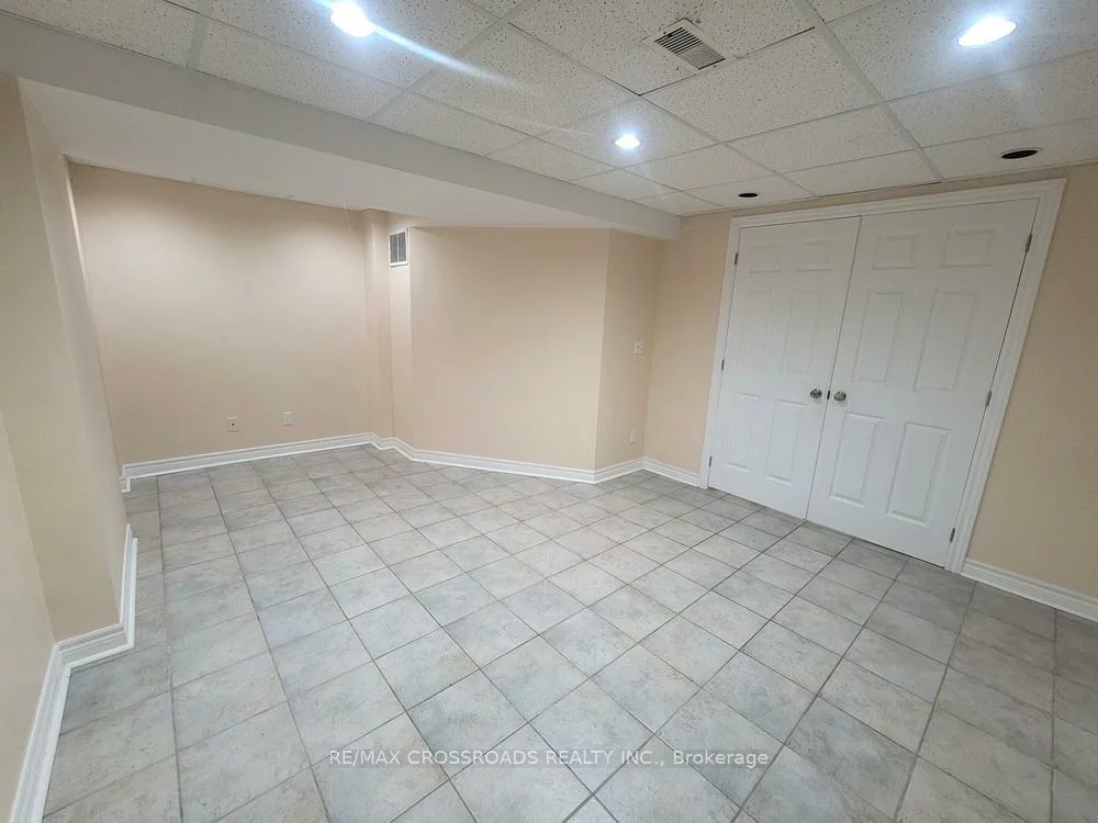 5483, Cosmic, Hurontario, Mississauga