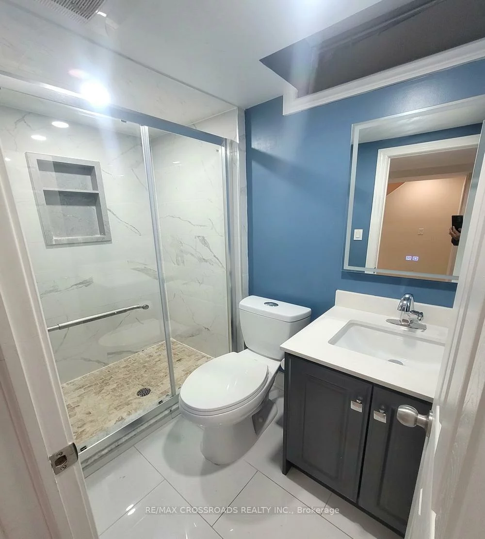 5483, Cosmic, Hurontario, Mississauga