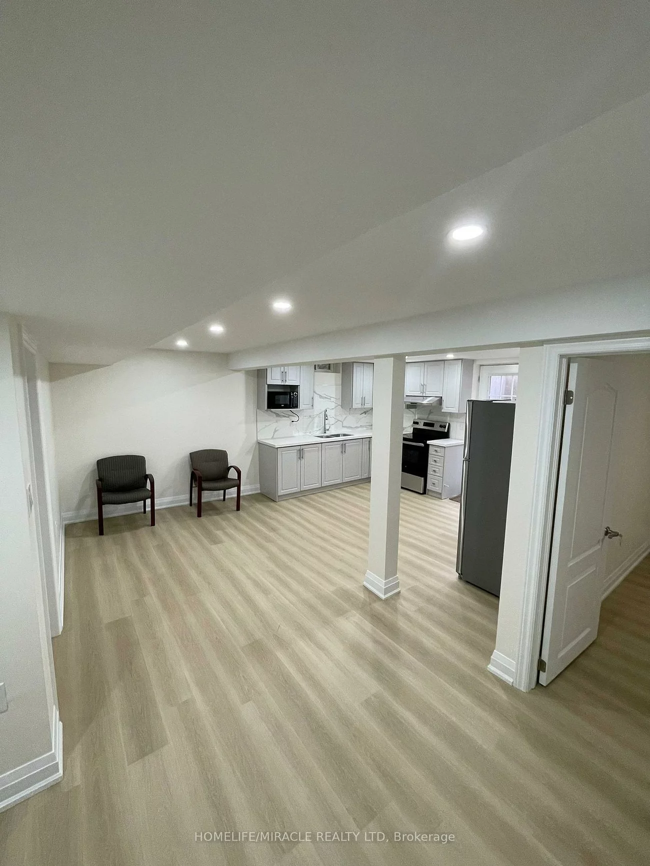 4602, Bismark, Hurontario, Mississauga