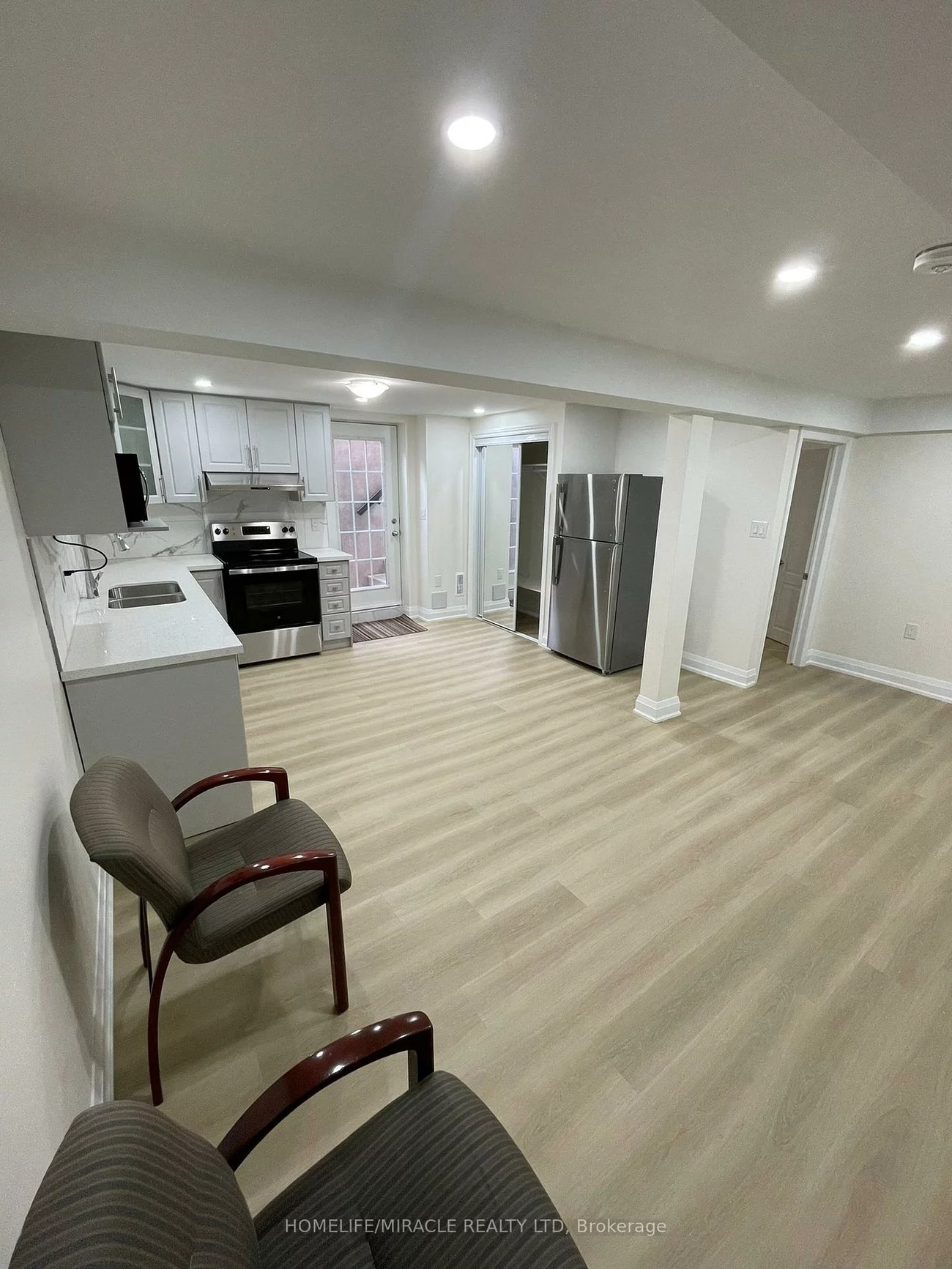 4602, Bismark, Hurontario, Mississauga