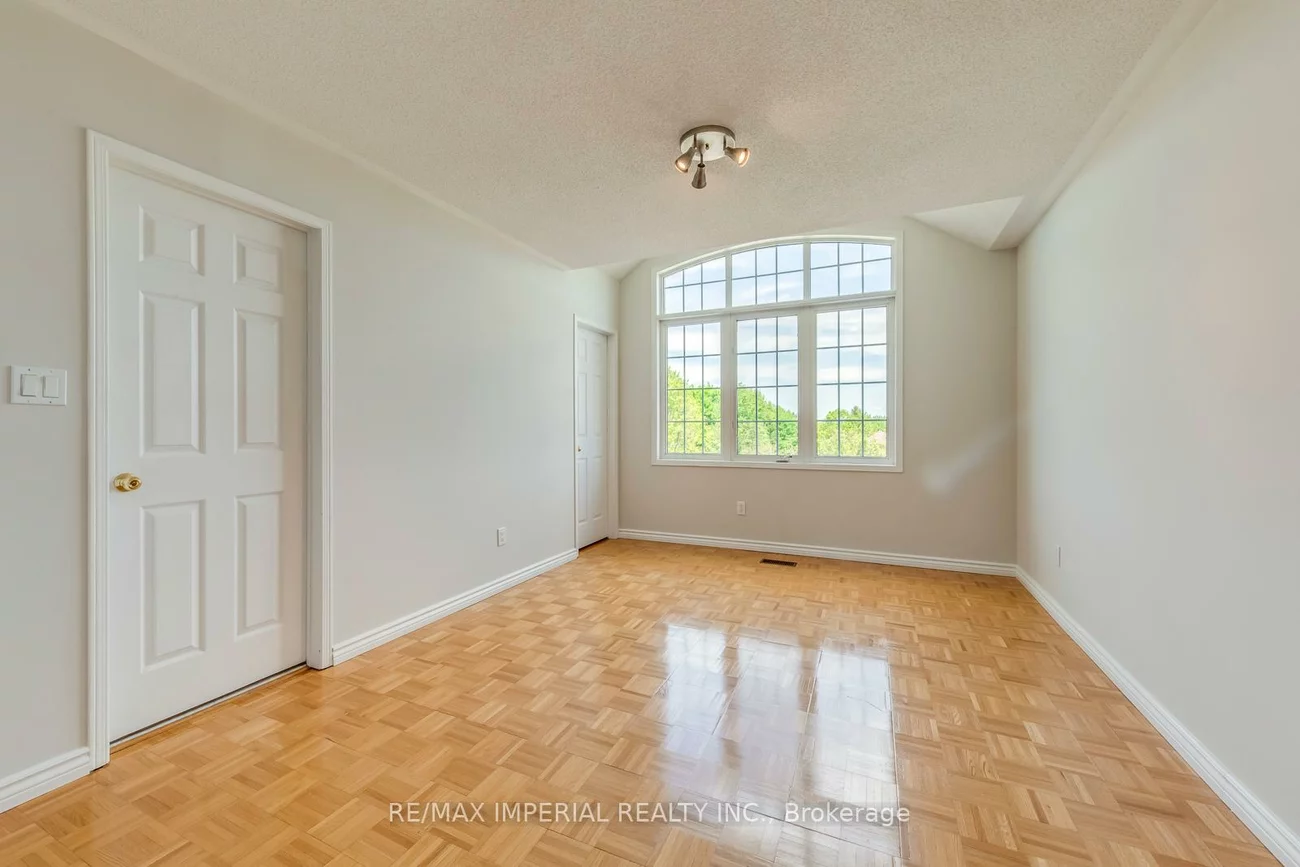 4916, Huron Heights, Hurontario, Mississauga