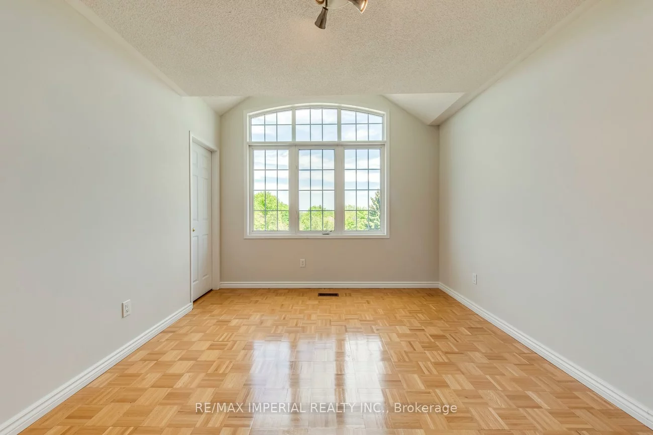 4916, Huron Heights, Hurontario, Mississauga