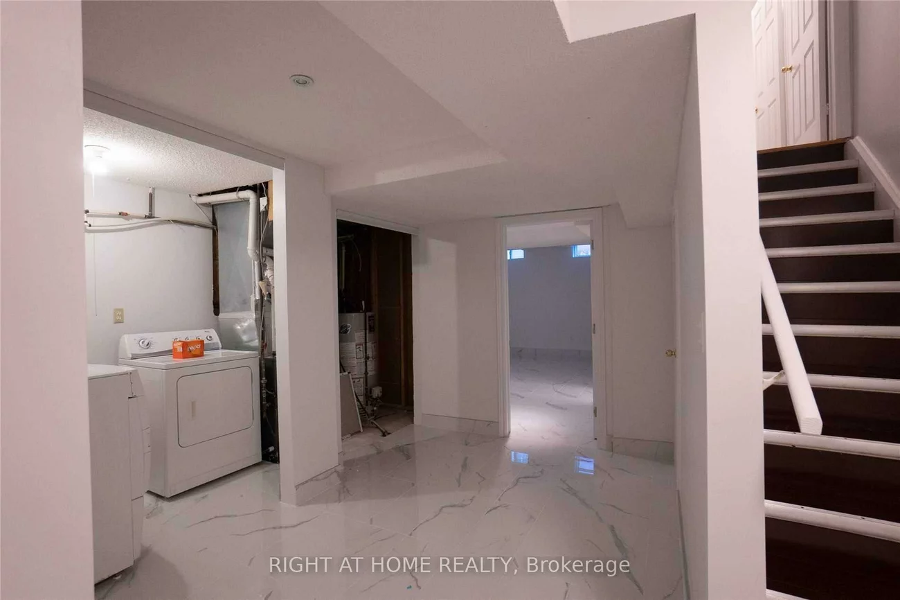 6461, Cruz, East Credit, Mississauga