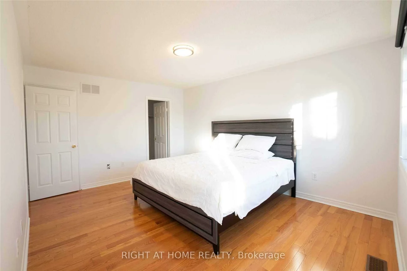 6461, Cruz, East Credit, Mississauga