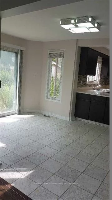 572, Nisbet, Hurontario, Mississauga