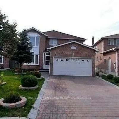 572, Nisbet, Hurontario, Mississauga