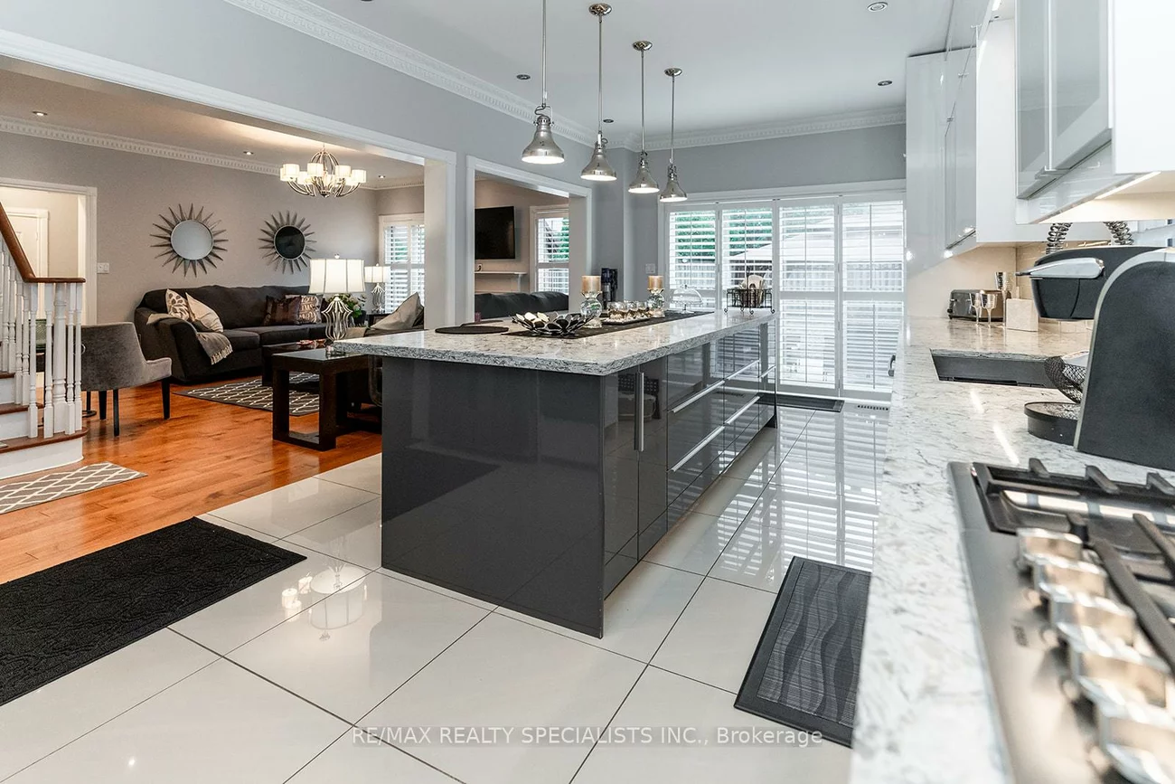 4982, Maxine, Hurontario, Mississauga