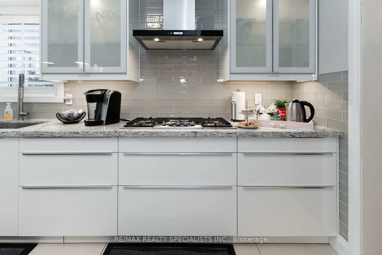 4982, Maxine, Hurontario, Mississauga