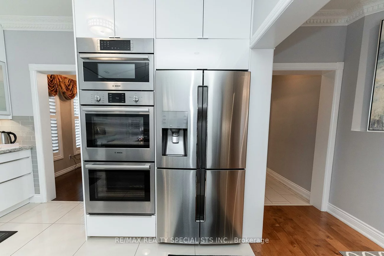 4982, Maxine, Hurontario, Mississauga