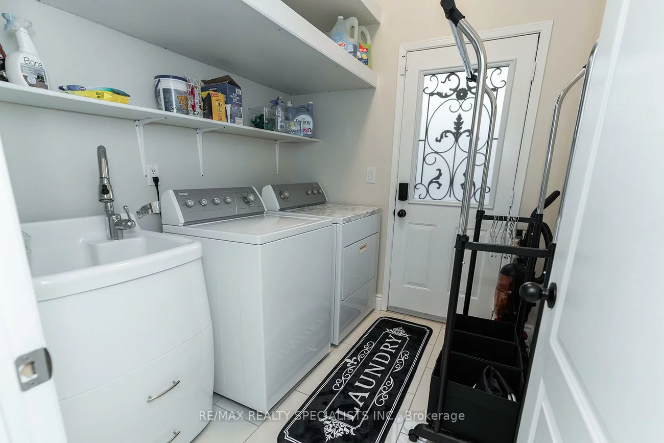 4982, Maxine, Hurontario, Mississauga