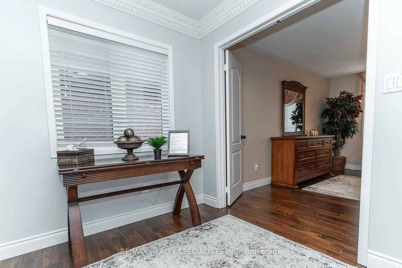 4982, Maxine, Hurontario, Mississauga