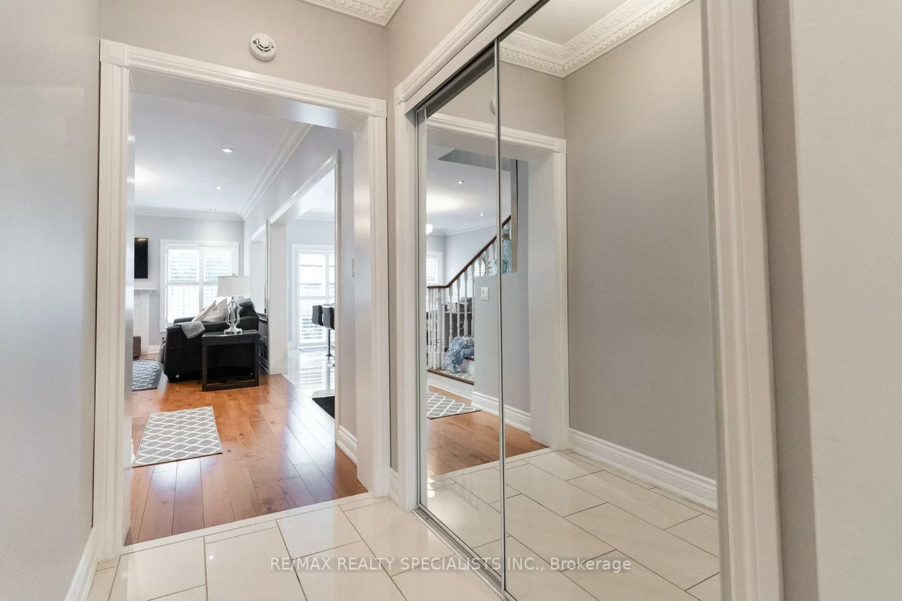 4982, Maxine, Hurontario, Mississauga