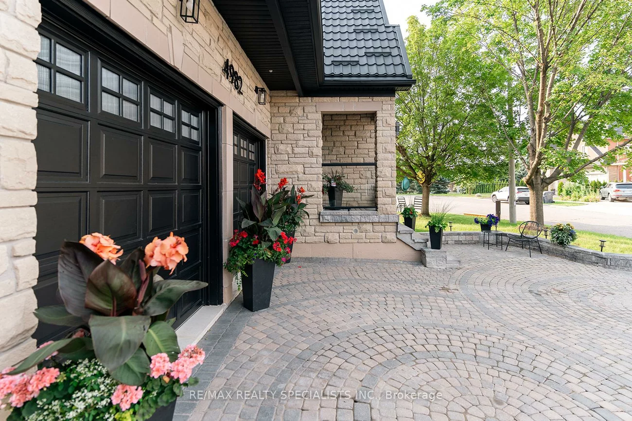 4982, Maxine, Hurontario, Mississauga