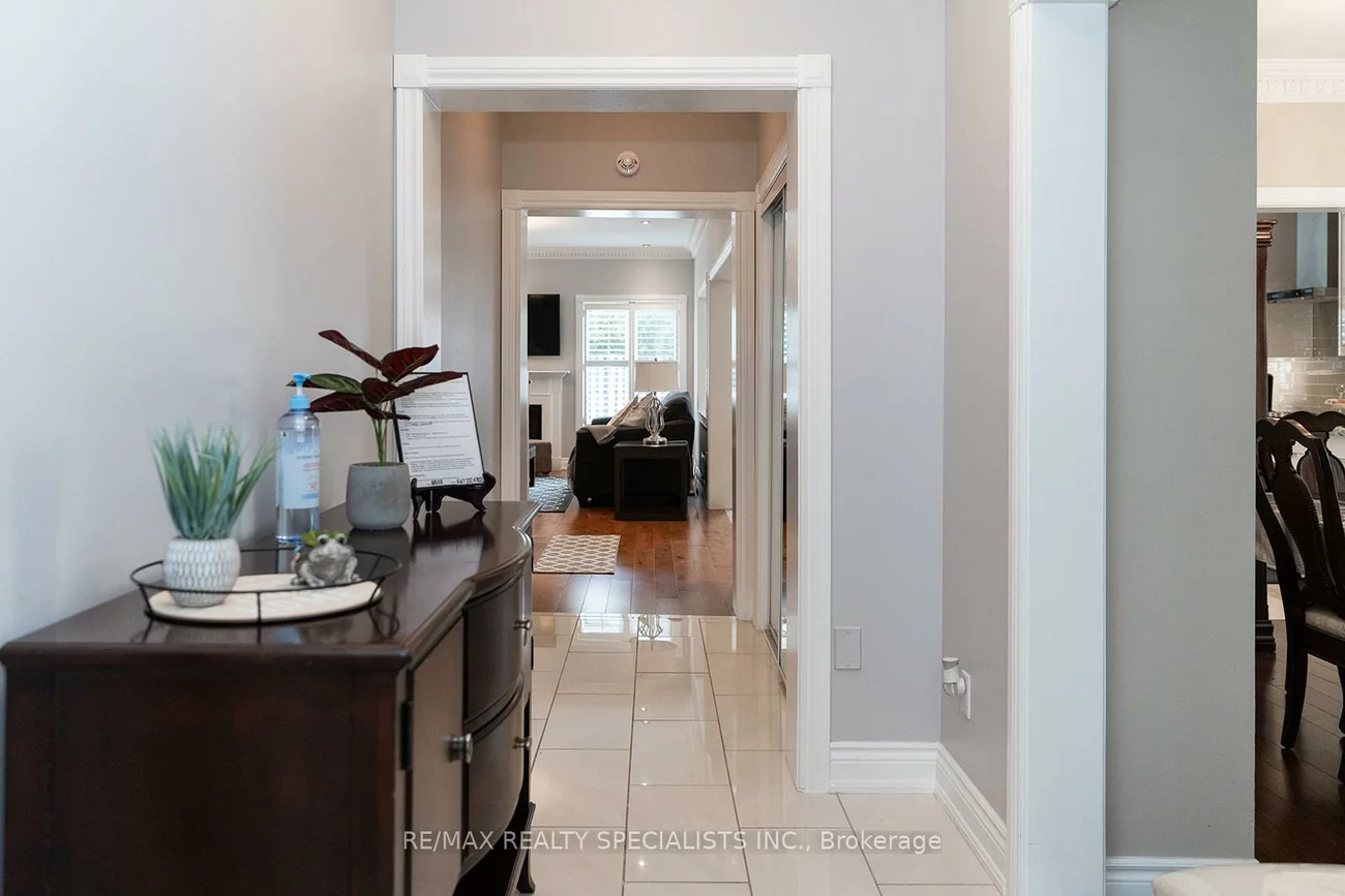 4982, Maxine, Hurontario, Mississauga