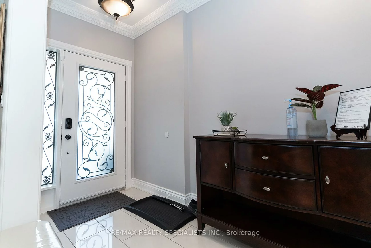 4982, Maxine, Hurontario, Mississauga