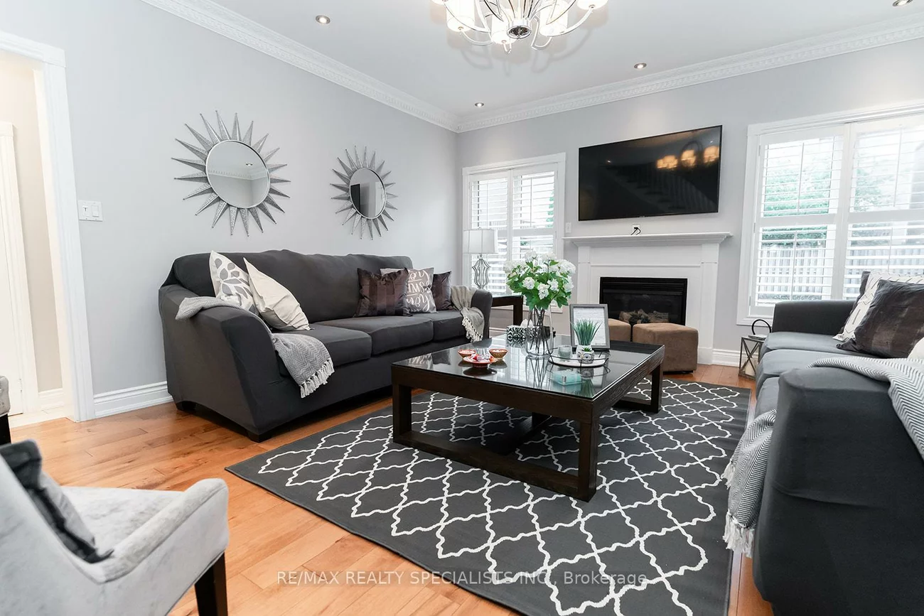 4982, Maxine, Hurontario, Mississauga