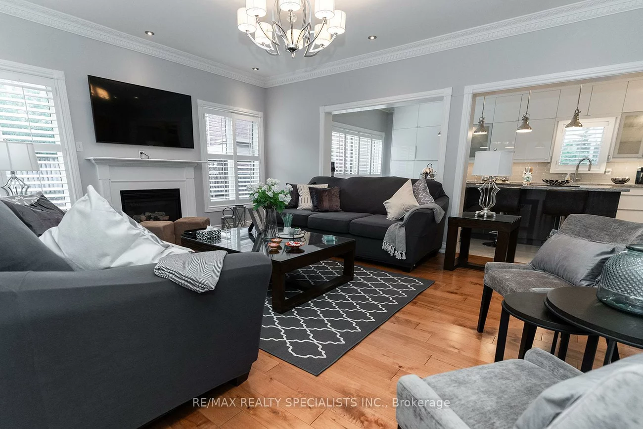 4982, Maxine, Hurontario, Mississauga